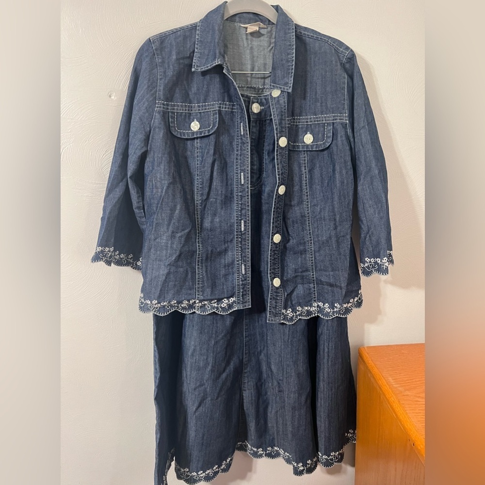 Christopher Banks Womens M -10 Denim-Style Embroidered Blouse Skirt Outfit